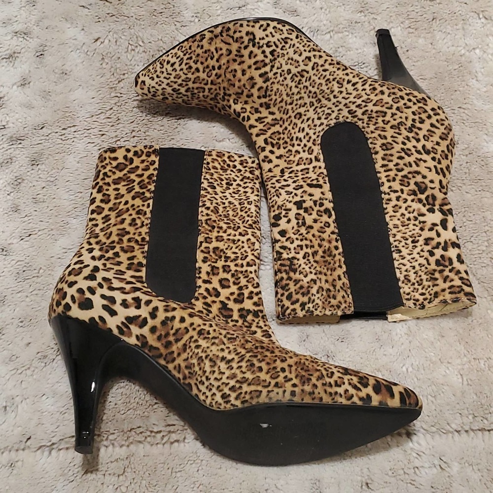 Very Volatile Faux Fur Leather Cheetah Print Pull On Pointed Toe Calf Boots 6.5 - Picture 4 of 6